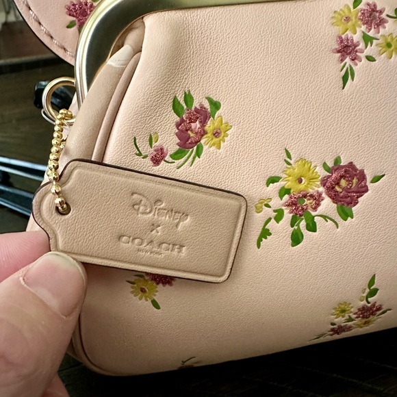 NWT Coach x Disney Limited Edition Minnie Mouse Wristlet Clutch - Picture 8 of 8